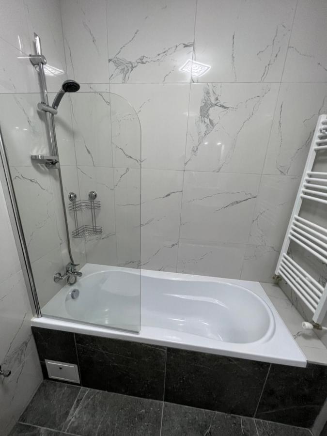 Sunny Accommodation Сучеава Екстериор снимка